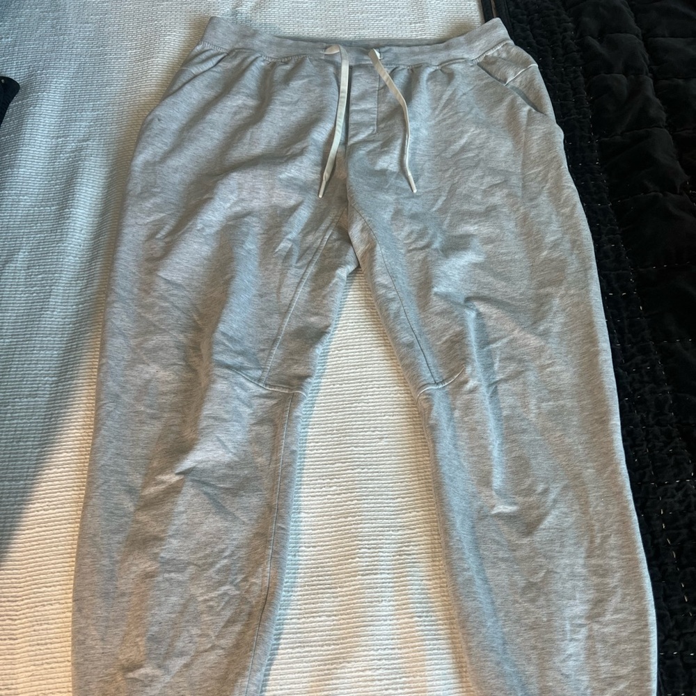 Lululemon - Men’s Grey Sweatpants/Jogger
